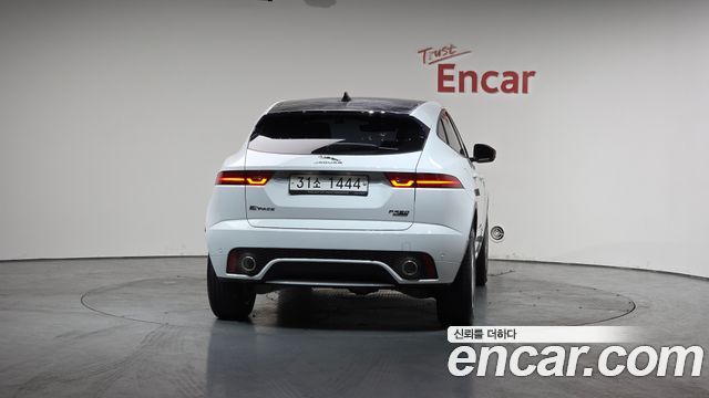Jaguar E-PACE R250 R-Dynamic SE — пробег 32 889 км — фото 4 из 5