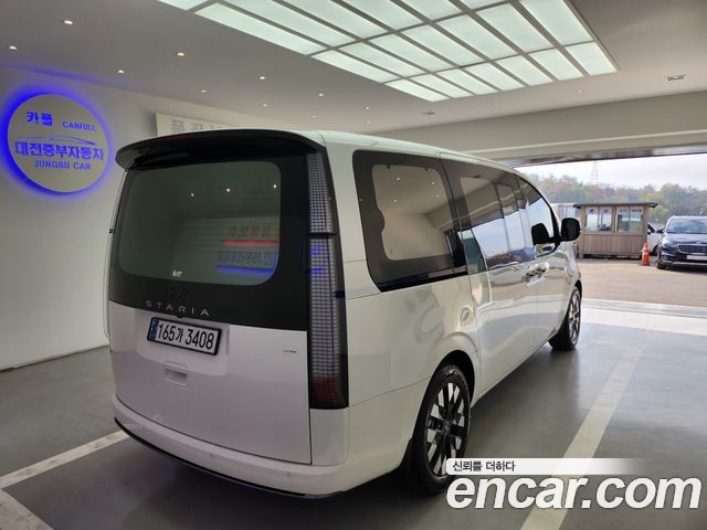 Hyundai Staria 4WD Lounge 9-Seater Inspiration — пробег 13 000 км — фото 2 из 5