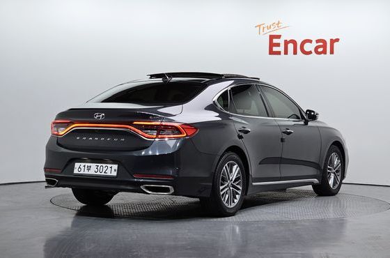Hyundai Grandeur 2.2 Diesel Premium — пробег 32 731 км — фото 2 из 5