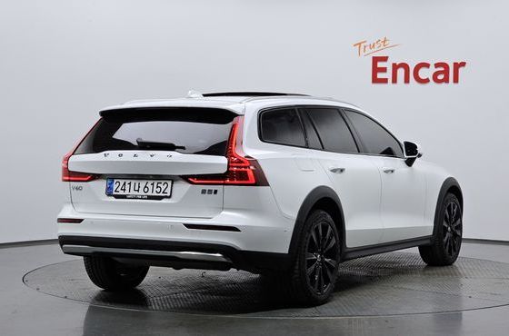 Volvo V60 B5 Ultimate AWD — пробег 19 034 км — фото 2 из 5