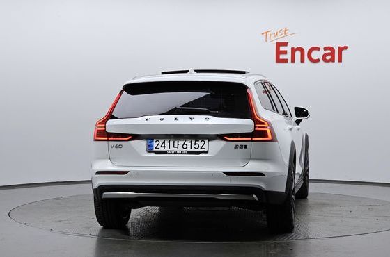 Volvo V60 B5 Ultimate AWD — пробег 19 034 км — фото 4 из 5