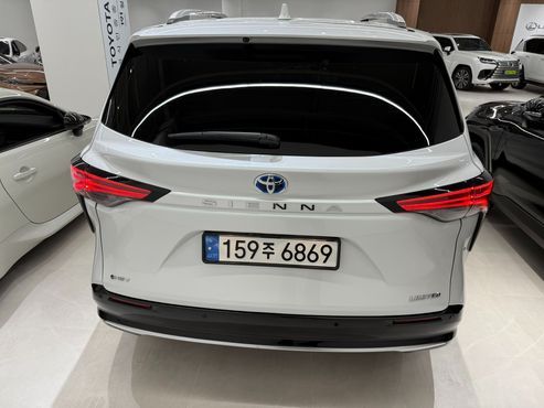 Toyota Sienna 2.5 Hybrid 2WD — пробег 2 671 км — фото 4 из 5