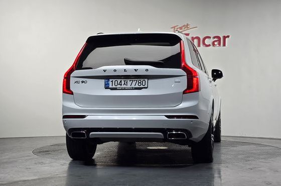 Volvo XC90 T8 R-Design Hybrid — пробег 78 037 км — фото 4 из 5