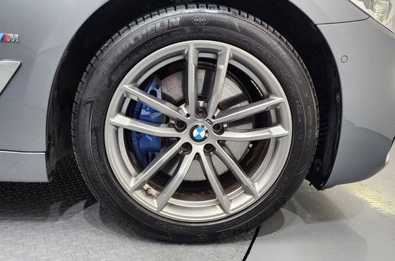 BMW 5-Series 530e M Sport — пробег 71 204 км — фото 5 из 5