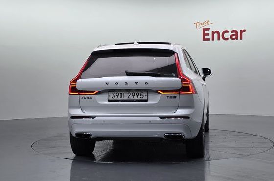 Volvo XC60 T8 Inscription — пробег 107 587 км — фото 4 из 5