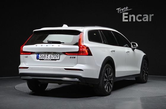Volvo V60 B5 Ultimate AWD — пробег 16 217 км — фото 2 из 5
