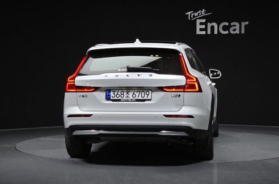 Volvo V60 B5 Ultimate AWD — пробег 16 217 км — фото 4 из 5