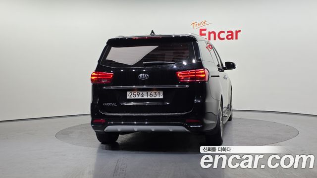 Kia Carnival из Кореи Encar