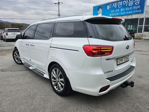 Kia Carnival 7-Seater Limousine VIP — пробег 132 000 км — фото 4 из 5
