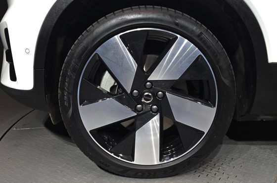 Volvo XC40 Twin Ultimate — пробег 17 720 км — фото 5 из 5