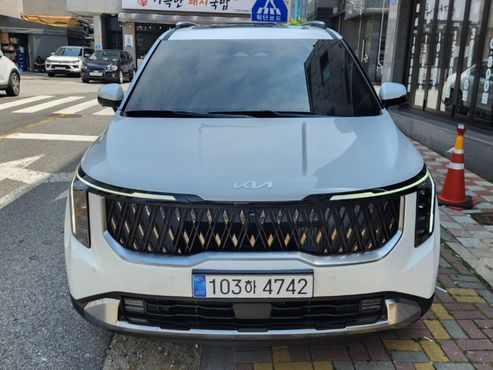 Kia Carnival HEV 9seater Signature — пробег 4 800 км — фото 1 из 5