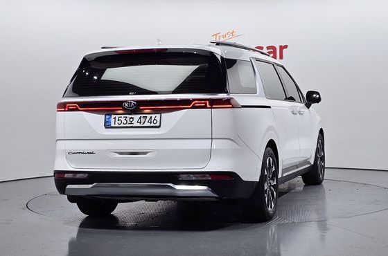 Kia Carnival 9-Seater Signature — пробег 71 428 км — фото 4 из 5