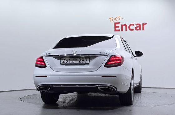 Mercedes-Benz E-Class E300 4MATIC Exclusive — пробег 50 702 км — фото 4 из 5