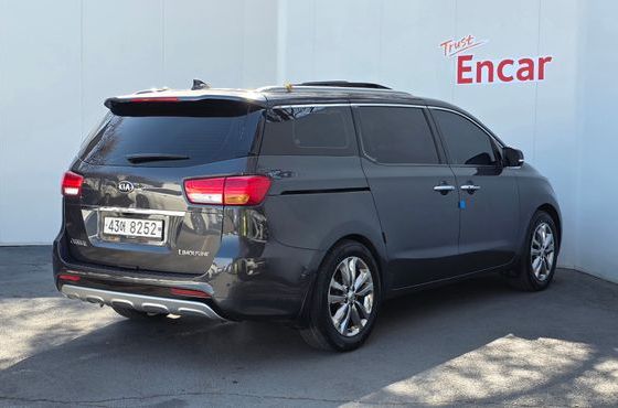 Kia Carnival Gasoline 7-seater Limousine President — пробег 92 333 км — фото 2 из 5