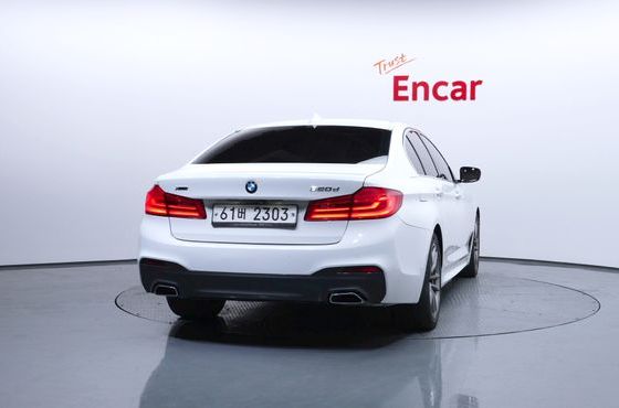 BMW 5-Series 520d xDrive M Sport Package Plus — пробег 106 220 км — фото 4 из 5