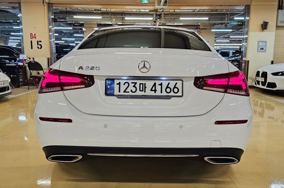 Mercedes-Benz A-Class A220 Sedan — пробег 65 949 км — фото 4 из 5