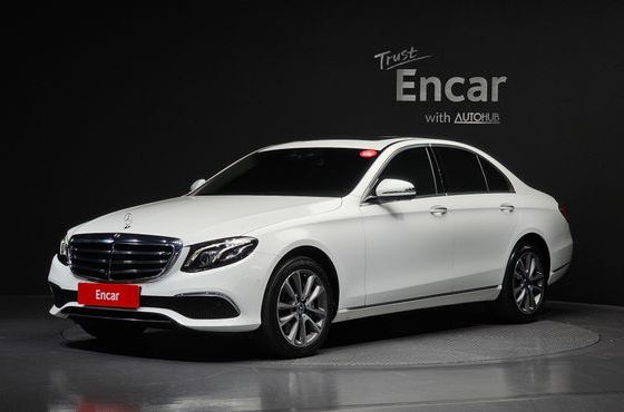 Mercedes-Benz E-Class E300 4MATIC Exclusive — пробег 68 900 км — фото 1 из 5
