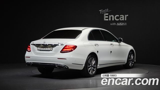 Mercedes-Benz E-Class E300 4MATIC Exclusive — пробег 68 900 км — фото 2 из 5