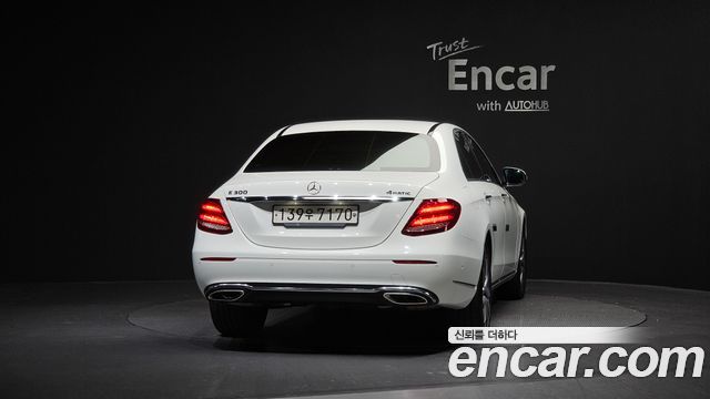 Mercedes-Benz E-Class E300 4MATIC Exclusive — пробег 68 900 км — фото 4 из 5