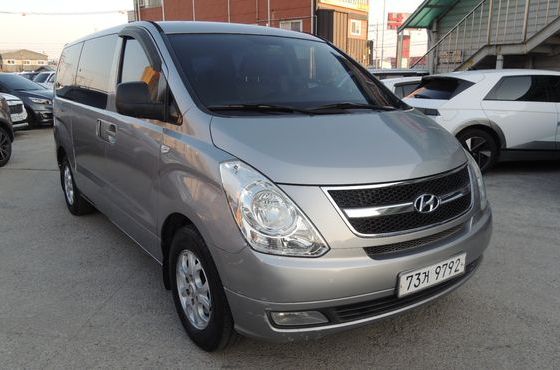 Hyundai Starex 12-Seater Wagon CVX Luxury — пробег 331 867 км — фото 3 из 5