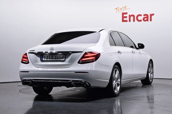 Mercedes-Benz E-Class E200 Avantgarde — пробег 93 330 км — фото 2 из 5