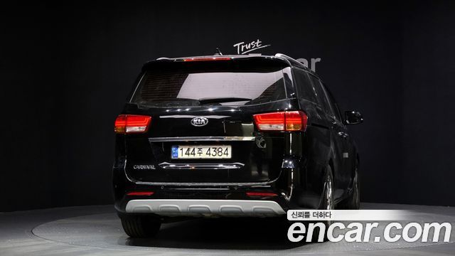 Kia Carnival из Кореи Encar