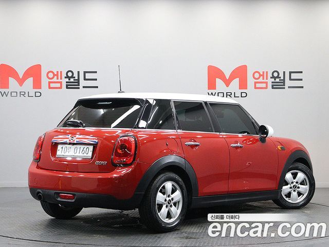 Mini Cooper 5Door Standard 3rd — пробег 76 108 км — фото 3 из 5