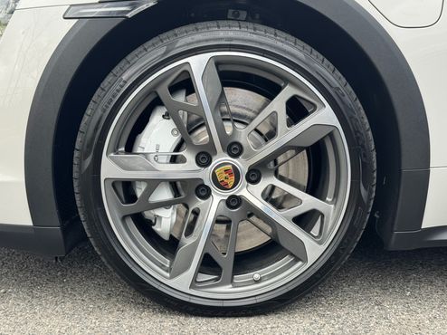 Porsche Taycan 4S Cross Turismo — пробег 5 500 км — фото 5 из 5