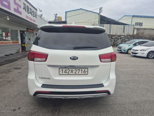 Kia Carnival 9-seater Prestige — пробег 208 000 км — фото 3 из 5