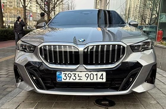 BMW 5-Series 530i xDrive M Sport — пробег 1 200 км — фото 1 из 5