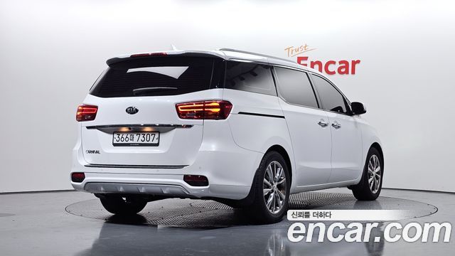 Kia Carnival из Кореи Encar