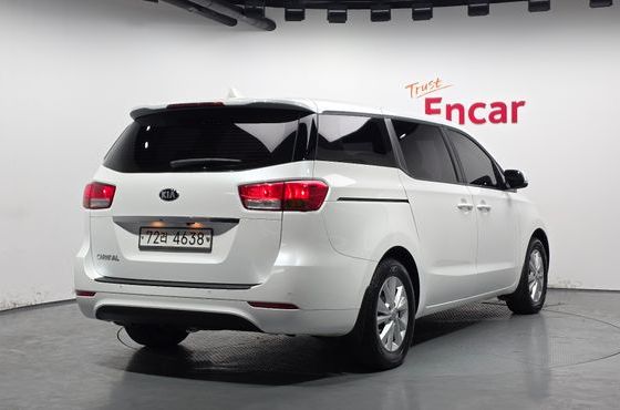 Kia Carnival 11-seater Deluxe — пробег 67 688 км — фото 2 из 5