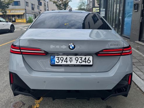 BMW 5-Series 520i M Sport — пробег 1 760 км — фото 4 из 5