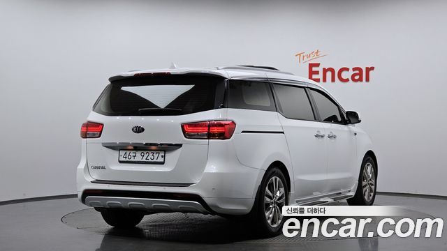 Kia Carnival из Кореи Encar