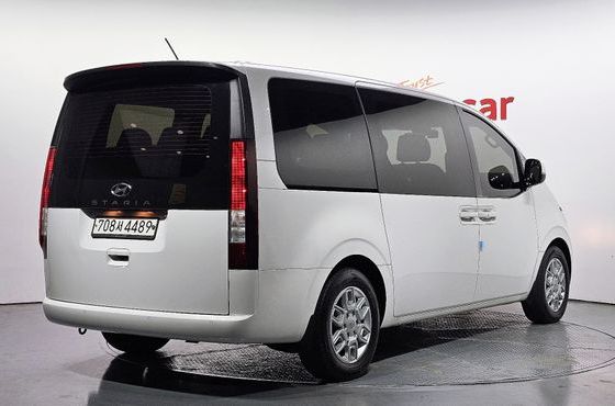 Hyundai Staria Tourer 11-Seater Modern — пробег 96 980 км — фото 2 из 5