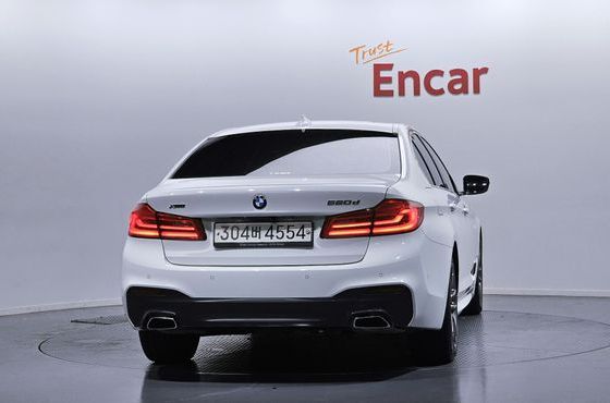 BMW 5-Series 520d xDrive M Sport Package Plus — пробег 93 000 км — фото 4 из 5