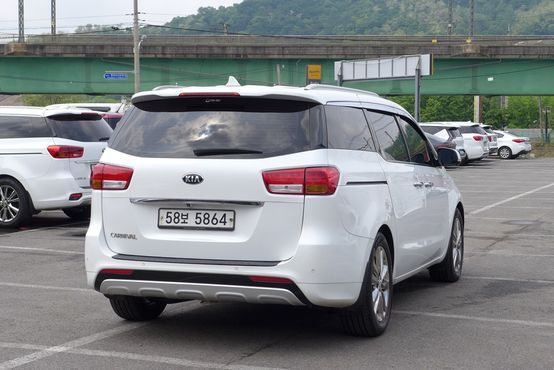 Kia Carnival 9-seater Prestige — пробег 172 000 км — фото 2 из 5
