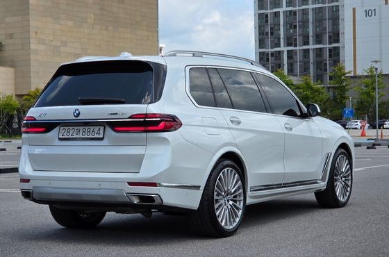 BMW X7 xDrive 40i Design Pure Excellence 6-Seater — пробег 11 635 км — фото 2 из 5
