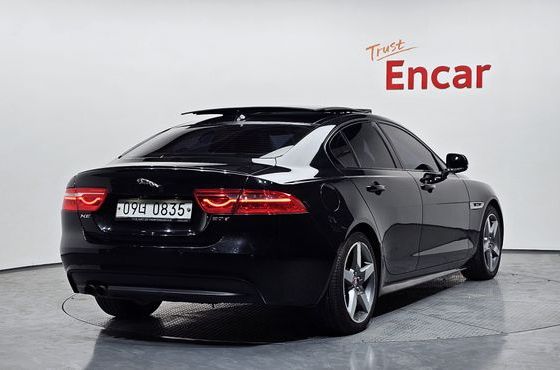 Jaguar XE 20d R-Sport — пробег 89 793 км — фото 2 из 5