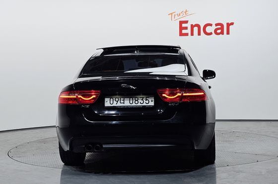 Jaguar XE 20d R-Sport — пробег 89 793 км — фото 4 из 5