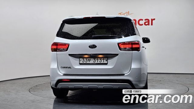 Kia Carnival из Кореи Encar