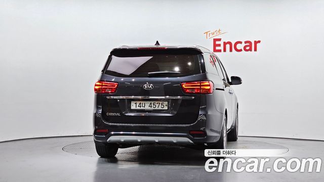 Kia Carnival из Кореи Encar