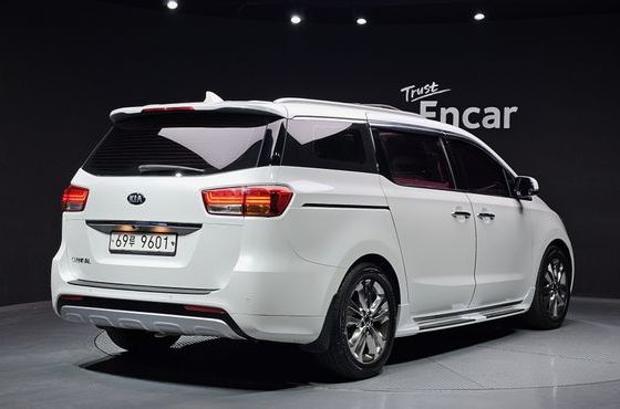 Kia Carnival 9-seater Prestige — пробег 105 998 км — фото 2 из 5
