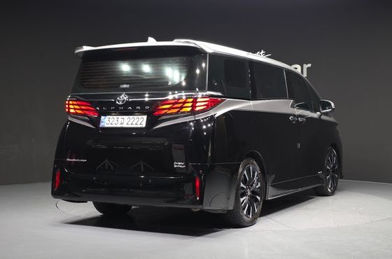Toyota Alphard 2.5 HEV Executive AWD — пробег 9 399 км — фото 2 из 5
