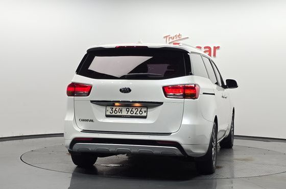 Kia Carnival 9-seater Luxury — пробег 88 921 км — фото 4 из 5