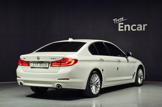 BMW 5-Series 520d xDrive Luxury Plus — пробег 103 735 км — фото 2 из 5