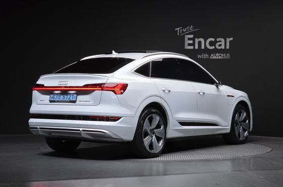 Audi e-tron 55 Quattro Sportback — пробег 110 442 км — фото 2 из 5