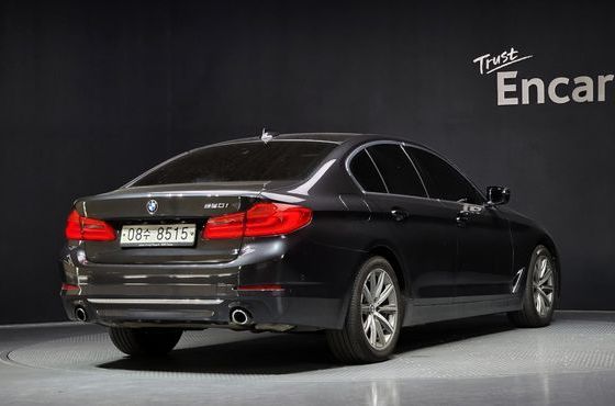BMW 5-Series 520i Luxury — пробег 64 567 км — фото 2 из 5