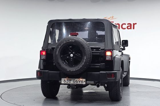 Jeep Wrangler 3.6 Sport 2Door — пробег 88 872 км — фото 4 из 5