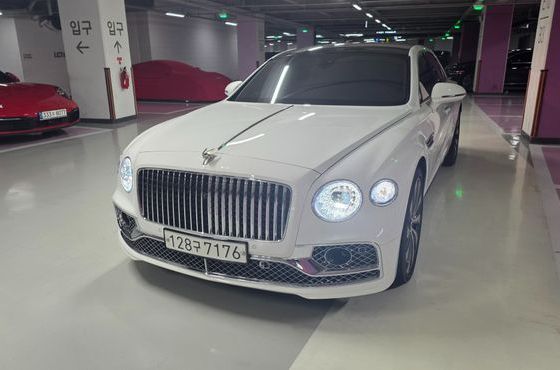 Bentley Flying Spur 4.0 — пробег 28 464 км — фото 2 из 5